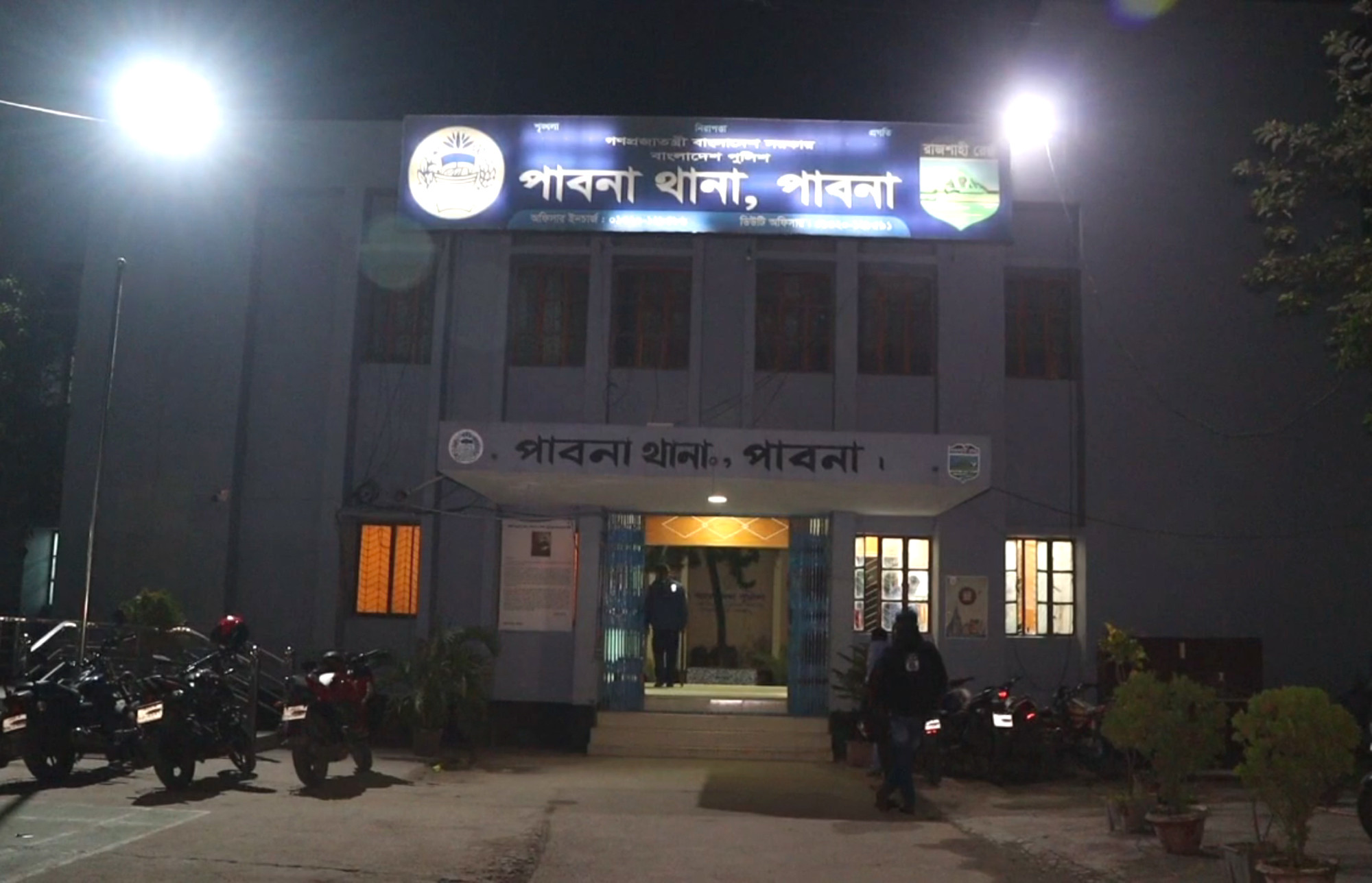 পাবনায় ওয়াজ মাহফিলে দোকান বসানো নিয়ে বিরোধে যুবক খুন